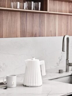 Alessi Plissé Electric Kettle 1 L, White -Kitchenware Store 0007 MDL06 1 amb A4 3500pxl