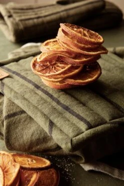 Ferm LIVING Hale Oven Mitt, Green - Black 6 Ferm LIVING Hale Oven Mitt, Green - Black -Kitchenware Store 05 c 11865