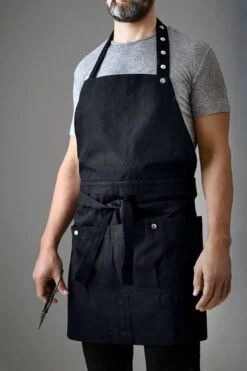 The Organic Company Creative And Garden Apron, Black 8 The Organic Company Creative And Garden Apron, Black -Kitchenware Store 1031 100 Creative And Garden Apron Black Lifestyle 01