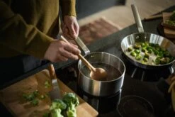 Fiskars Norden Steel Frying Pan, 28 Cm -Kitchenware Store 1067638 Fiskars Norden Steel Sauce Pan 25L Action