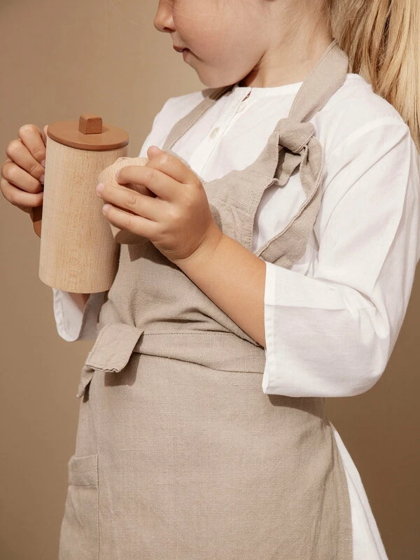 Ferm LIVING Hale Kids Apron, Sand 4 Ferm LIVING Hale Kids Apron, Sand - Image 2