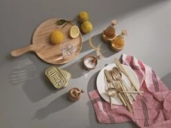 Kay Bojesen Menageri Salt Cellar With Spoon, Oak 13 Kay Bojesen Menageri Salt Cellar With Spoon, Oak -Kitchenware Store 2018 11 16 KAJ BOJESEN 03 002 CMYK 1