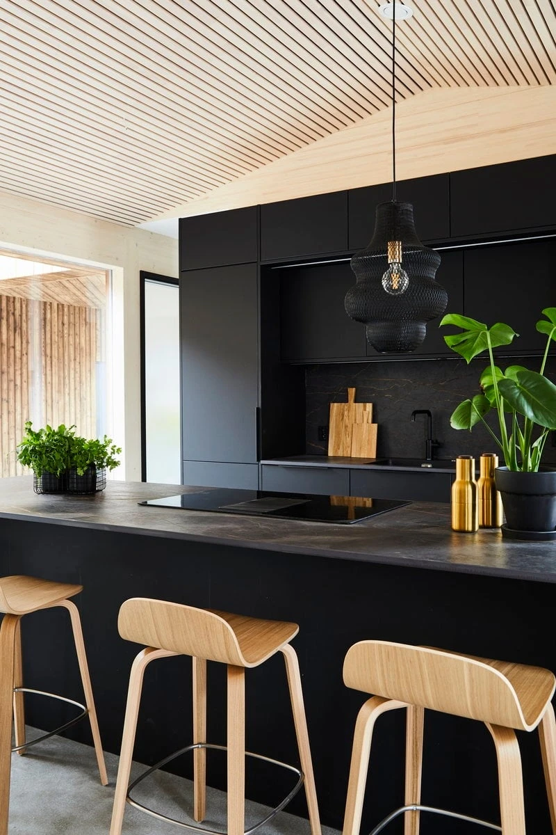 MENU Bottle Grinder, 2 Pcs, Brushed Brass - Walnut 6 MENU Bottle Grinder, 2 Pcs, Brushed Brass - Walnut - Image 4