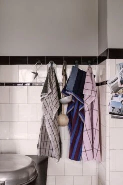 Ferm LIVING Hale Tea Towel, Brown - Navy Blue -Kitchenware Store 40 0004 kopier 2