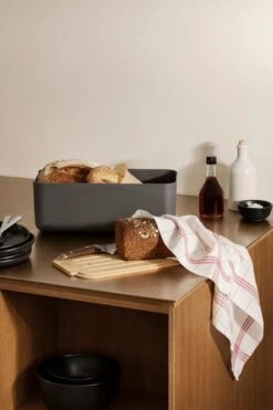 Eva Solo Bread Bin, Grey -Kitchenware Store 520362 Eva Solo Bread bin Elephant grey2
