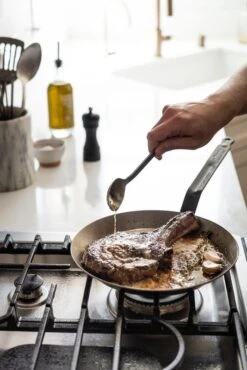 De Buyer Mineral B Steak Pan 28 Cm -Kitchenware Store 5616 ambiance 1