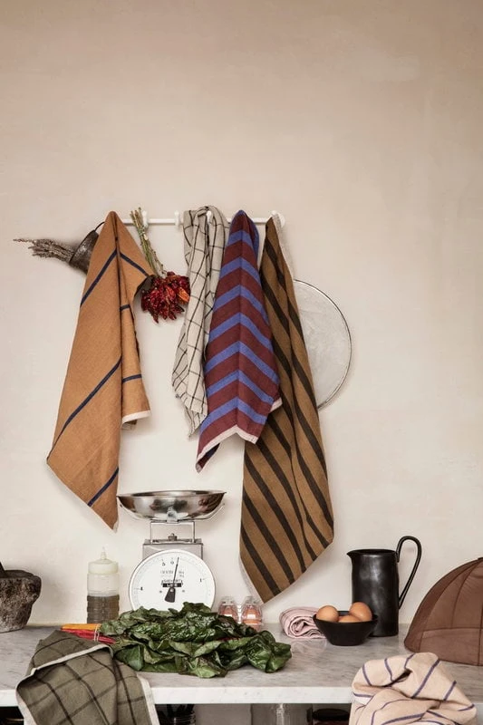 Ferm LIVING Hale Tea Towel, Sand - Black 8 Ferm LIVING Hale Tea Towel, Sand - Black - Image 6