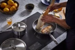 Fiskars All Steel Frying Pan, 28 Cm 13 Fiskars All Steel Frying Pan, 28 Cm -Kitchenware Store FI Fiskars All Steel Frying pan 28cm Action 01