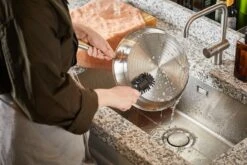 Fiskars All Steel Frying Pan, 28 Cm 12 Fiskars All Steel Frying Pan, 28 Cm -Kitchenware Store Fiskars All Steel frying pan cleaning 01