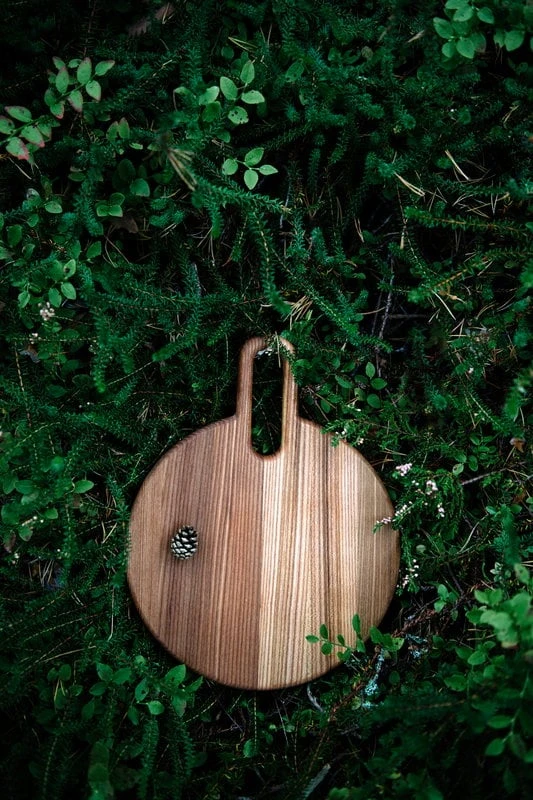 Hanna Saari Halikko Cutting Board, Round, Elm 8 Hanna Saari Halikko Cutting Board, Round, Elm - Image 6