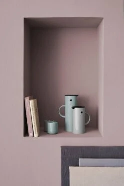 Stelton EM77 Vacuum Jug 1,0 L, Dusty Green 7 Stelton EM77 Vacuum Jug 1,0 L, Dusty Green -Kitchenware Store LS 1140 1 1140 2 919 964 Core EM77