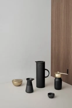 Stelton Collar Coffee Grinder, Black - Brass 12 Stelton Collar Coffee Grinder, Black - Brass -Kitchenware Store LS x 650 x 632 x 638 423 931 Peak Theo Collar EM77