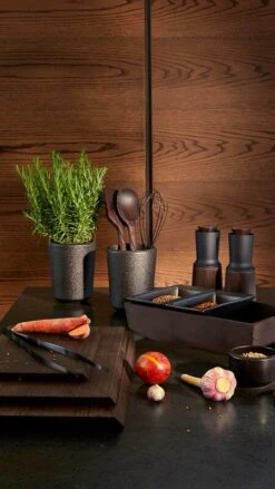 Rosendahl RÅ Ladle, Ash 12 Rosendahl RÅ Ladle, Ash -Kitchenware Store Rosendahl 2022 23113 23110 23114 23109 23111 23100 23103 23102 23105 23107 23106 01 1