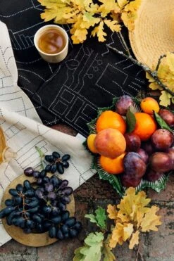 Saana Ja Olli Unien Talo Tea Towel/placemat, Beige 7 Saana Ja Olli Unien Talo Tea Towel/placemat, Beige -Kitchenware Store Saana ja Olli Unien talo 10 2 Suvi Kes l inen hires 2