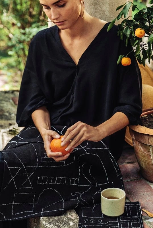 Saana Ja Olli Unien Talo Tea Towel/placemat, Black 4 Saana Ja Olli Unien Talo Tea Towel/placemat, Black - Image 3