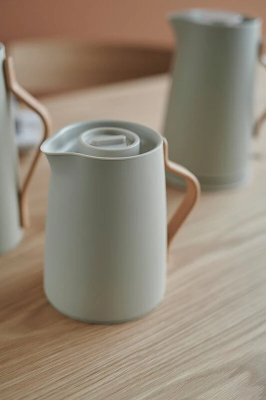 Stelton Emma Vacuum Jug For Tea, Soft Sand 4 Stelton Emma Vacuum Jug For Tea, Soft Sand - Image 2
