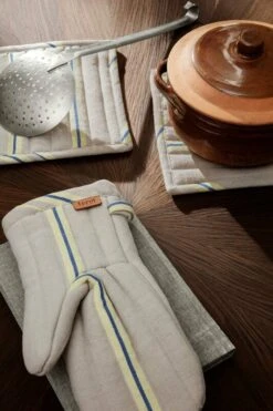 Ferm LIVING Hale Oven Mitt, Oyster - Lemon - Bright Blue 9 Ferm LIVING Hale Oven Mitt, Oyster - Lemon - Bright Blue -Kitchenware Store fermLIVING SS22 HaleOvenMitt HalePotHolders image 1 1