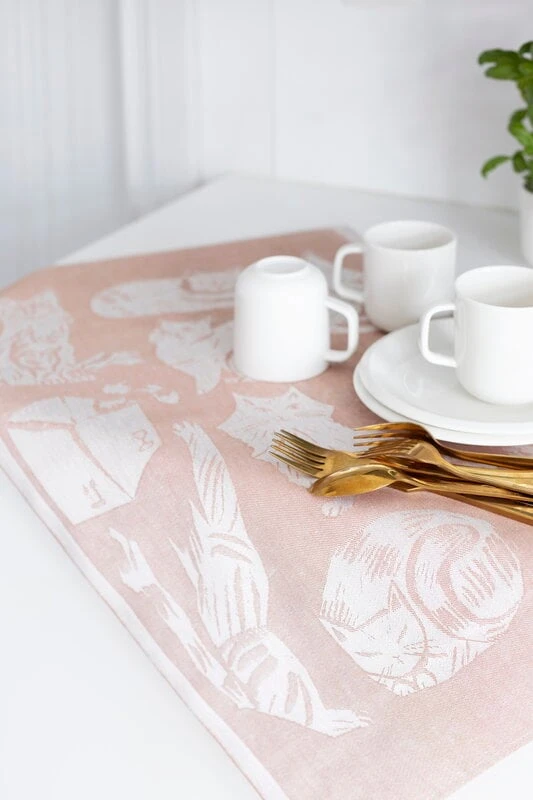 Lapuan Kankurit Kissanpäivät Hand Towel, White - Cinnamon 5 Lapuan Kankurit Kissanpäivät Hand Towel, White - Cinnamon - Image 3