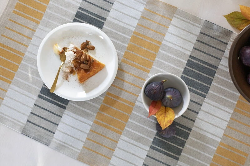 Lapuan Kankurit Sointu Tea Towel, Linen - Cloudberry - Dark Grey 4 Lapuan Kankurit Sointu Tea Towel, Linen - Cloudberry - Dark Grey - Image 2