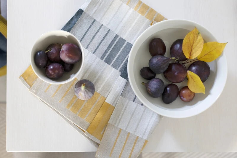 Lapuan Kankurit Sointu Tea Towel, Linen - Cloudberry - Dark Grey 5 Lapuan Kankurit Sointu Tea Towel, Linen - Cloudberry - Dark Grey - Image 3