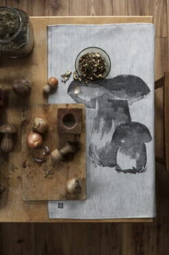 Lapuan Kankurit Tatti X Teemu Järvi Tea Towel 7 Lapuan Kankurit Tatti X Teemu Järvi Tea Towel -Kitchenware Store lapuankankurit tatti x teemu jarvi towel white black