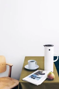 Stelton EM77 Vacuum Jug 1,0 L, White -Kitchenware Store stelton termos suvi kesalainen